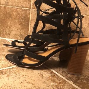 STRAPPY BLACK WOODEN BLOCK HEEL SANDALS 8
